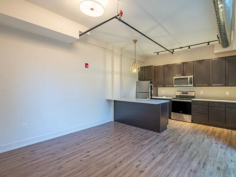 875 Michigan Ave — Photo 17