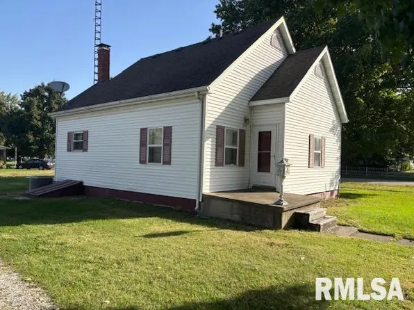 230 E Center St, Girard, IL 62640