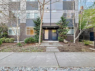 3 bed, 2.5 bath, 1550 sqft, $5,135 — Photo 3