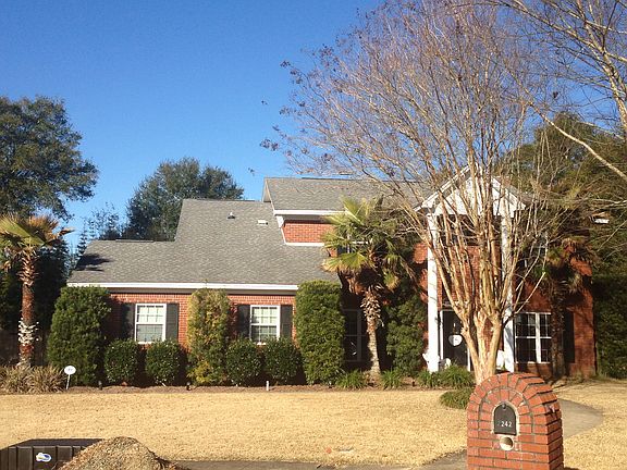 2nd image of 2242 Oxford Pl