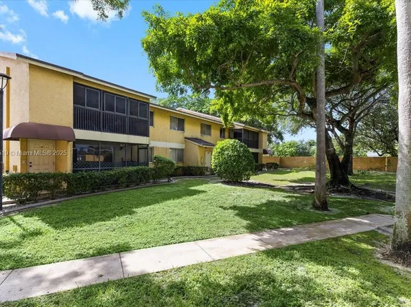 3047 N Oakland Forest Dr APT 204, Oakland Park, FL 33309