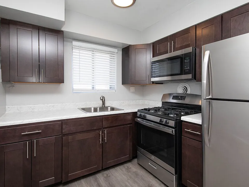8th Street Apartments