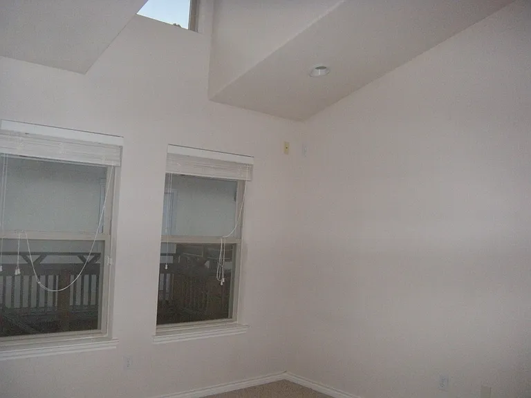 305 E 31st St #4 — Photo 14