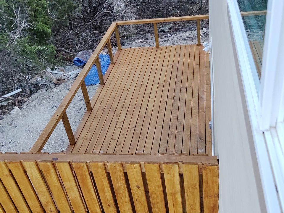 PRIVACY FENCE BETWEEN DECKS