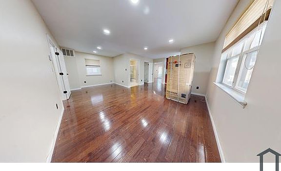 4th image of 306 Bartlett Ave #2