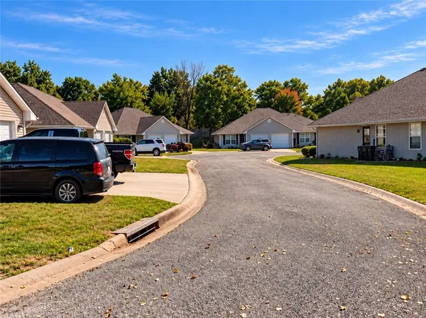 516 Johnson Dr, Odessa, MO 64076