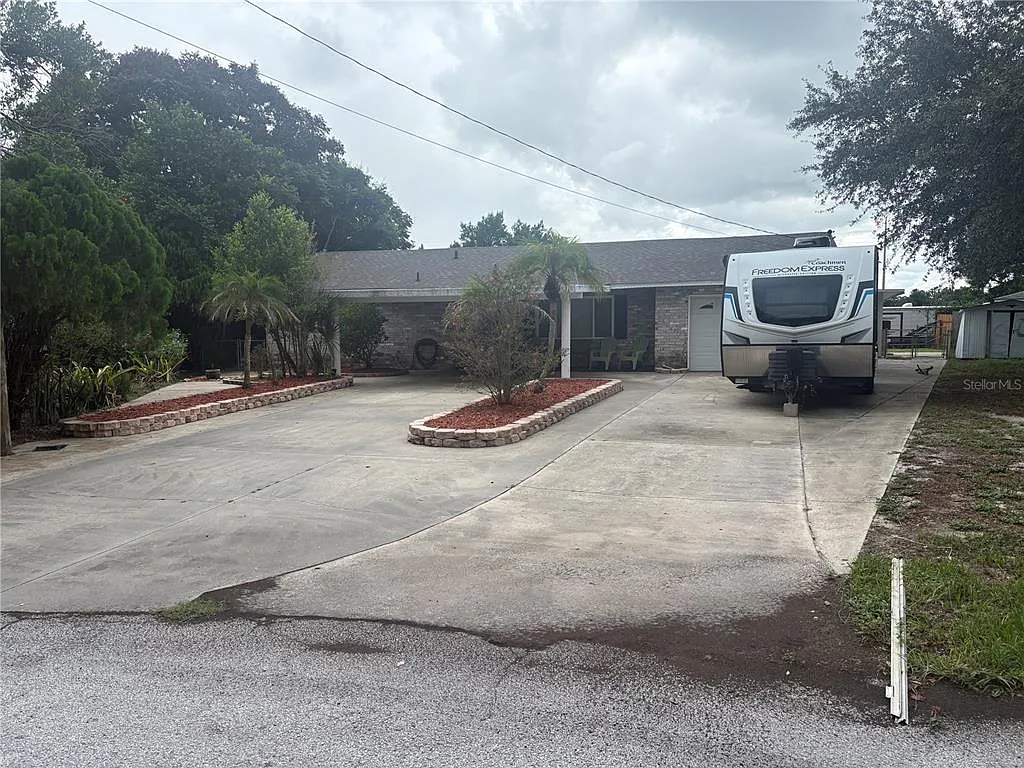 2 bed, 3.0 bath, 1352 sqft, $2,300 — Photo 1