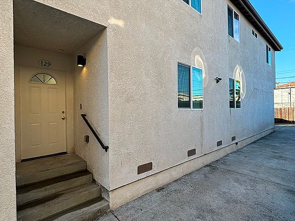 2nd image of 129 W 115th St #129