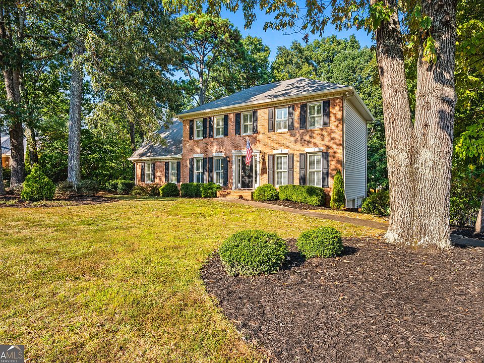 1st image of 2640 Twin Lakes Way NE