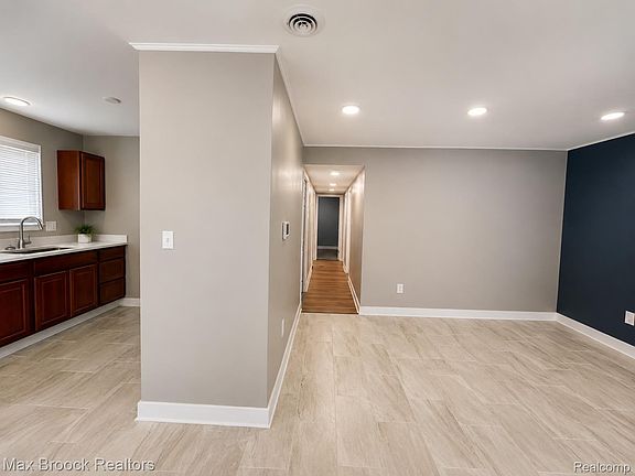 4th image of 11418 Yosemite St