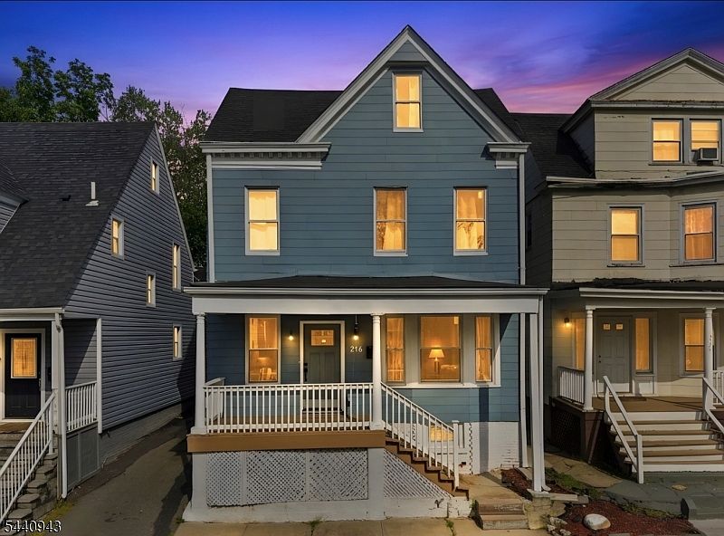 1st image of 216 N Maple Ave