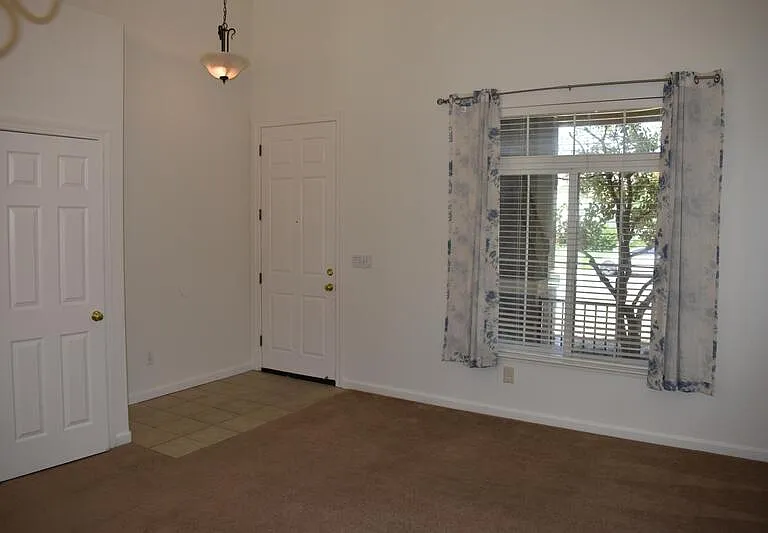 4670 Tolman Way — Photo 5