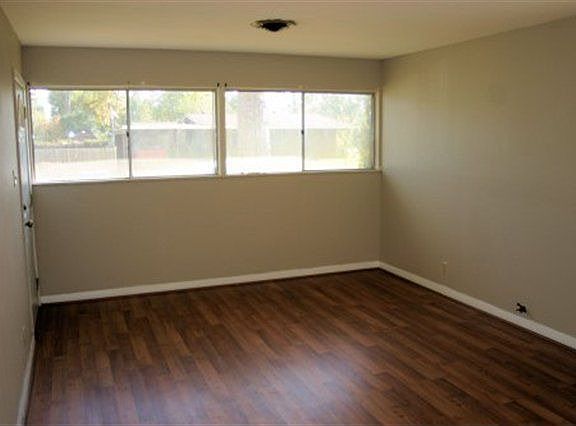 3rd image of 2609 23rd St