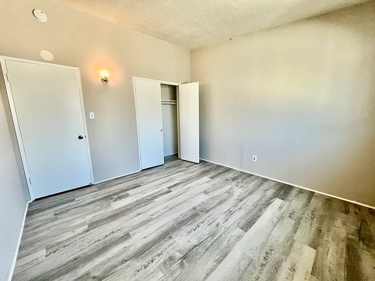 2516 Mathews Ave #4 — Photo 12