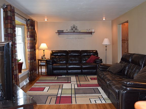 2nd image of 3334 Roseview Dr