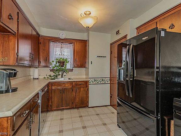 4th image of 28904 W Willowick Dr