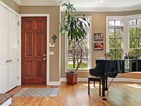 4th image of 867 Laurel Ave #6