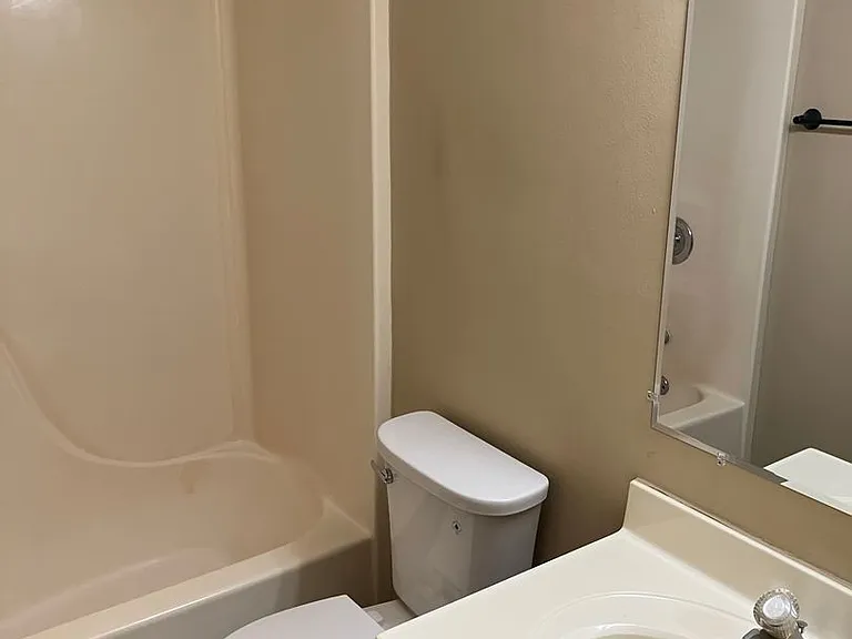 1520 Hawk Cir #B — Photo 15