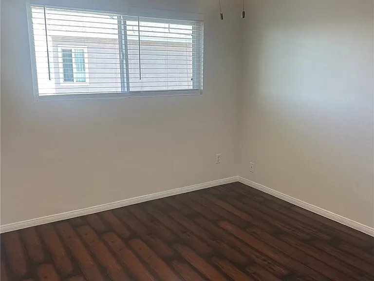 9509 Los Angeles St #D — Photo 5