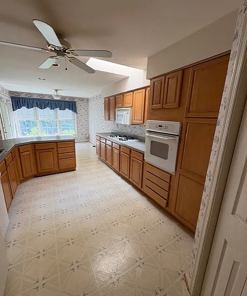 401 Greens Ct — Photo 4