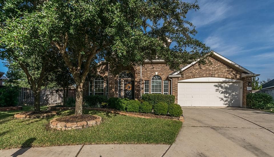 Welcome home to 1230 Berwick Manor Court!! Beautiful one story situated on a cul-de-sac in the Bluff section.