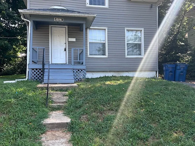 2427 Switzer Ave — Photo 9