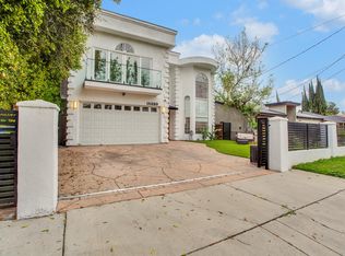 15233 Hartsook St, Sherman Oaks, CA 91403