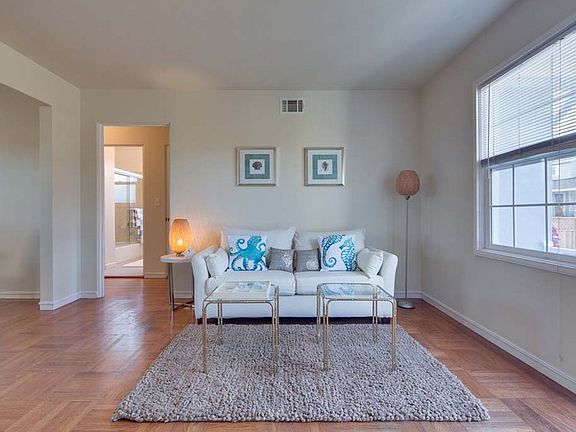 4th image of 717 Circle Ct