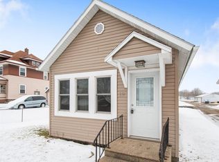 19 2nd Ave, Newhall, IA 52315