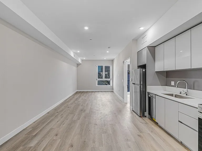 825 Coronado-Building — Photo 59