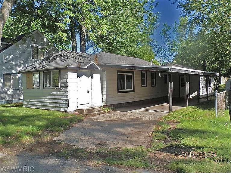 1st image of 150 1st Ave
