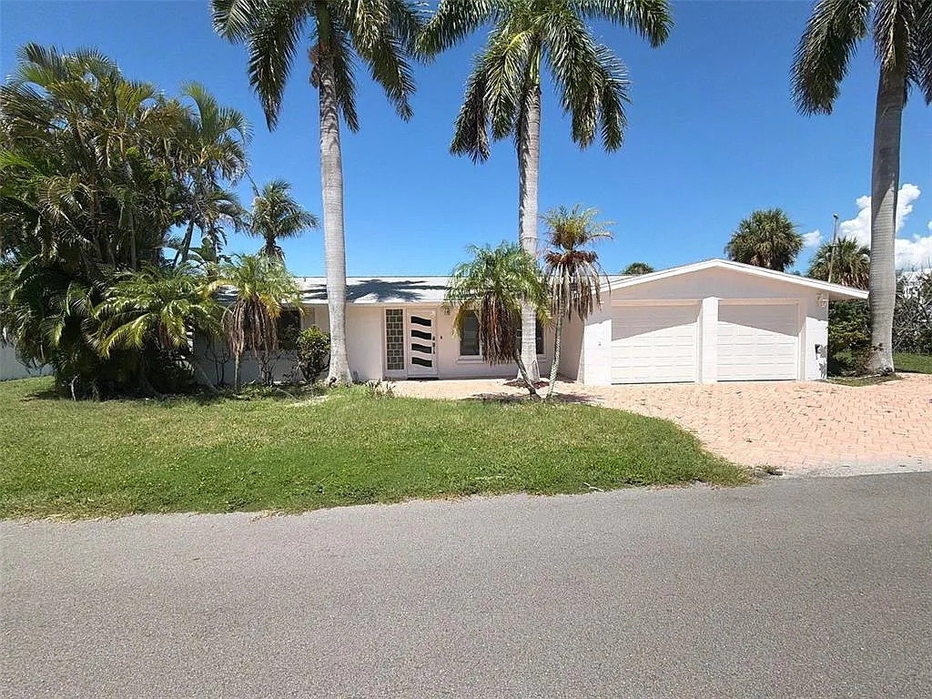 2 bed, 2.0 bath, 1368 sqft, $4,700 — Photo 3