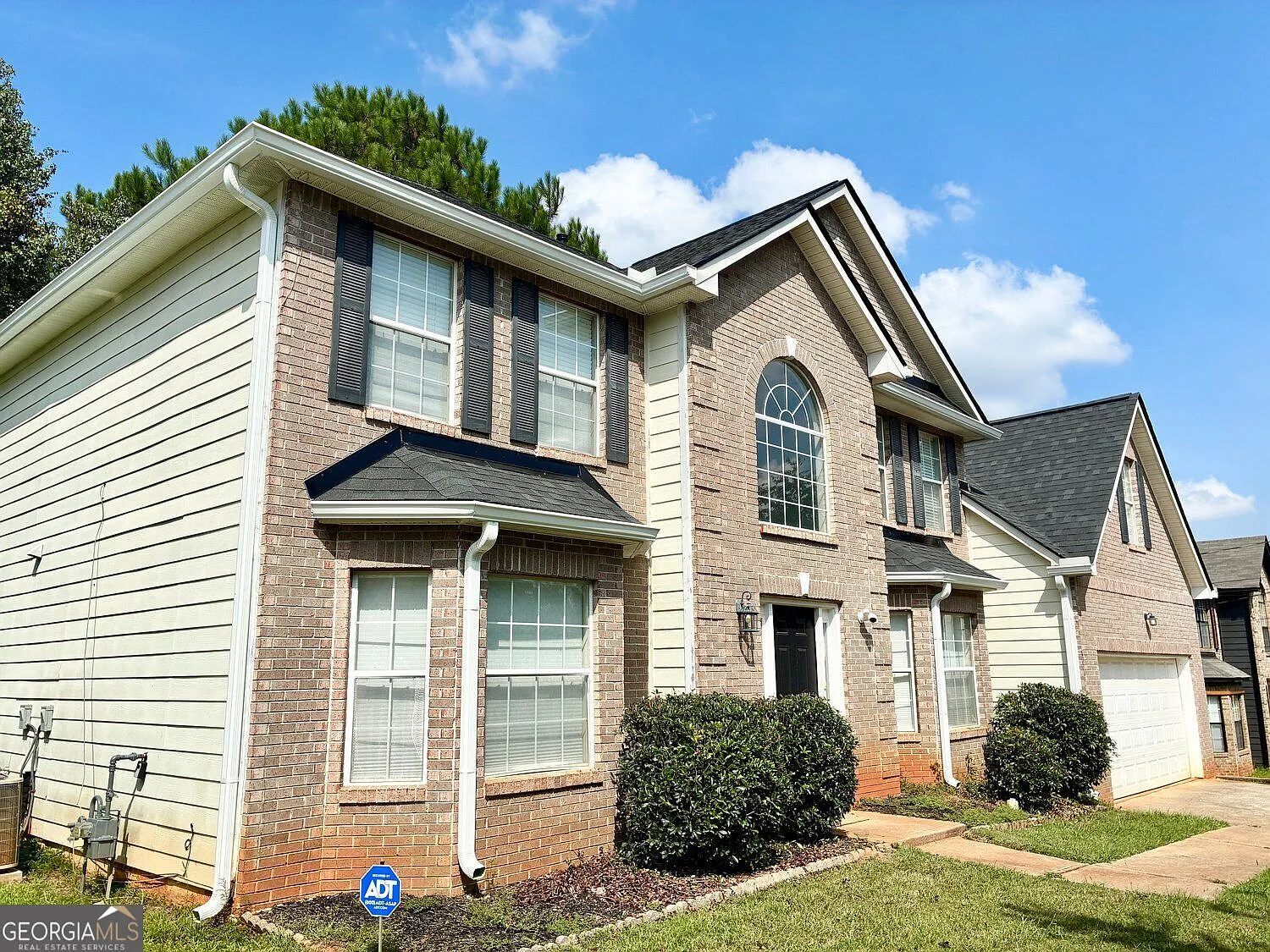 4 bed, 2024 sqft, $2,500 — Photo 4
