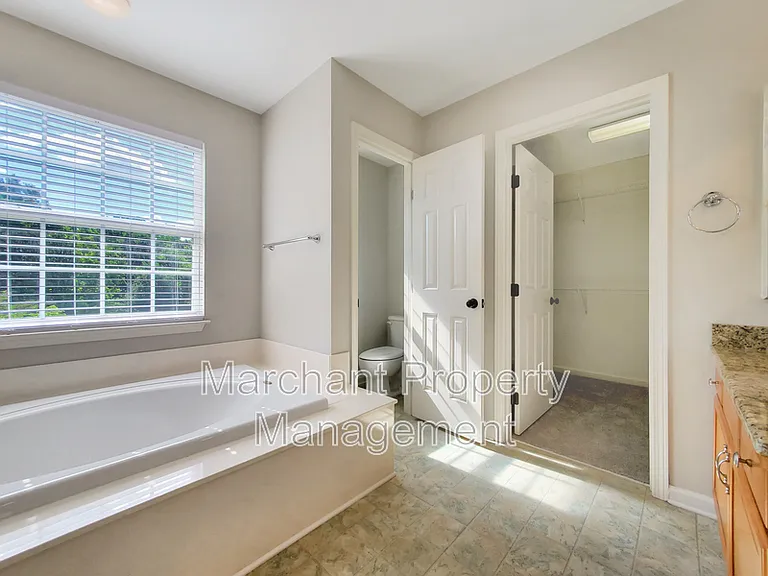 15 Silverthorn Ct — Photo 43