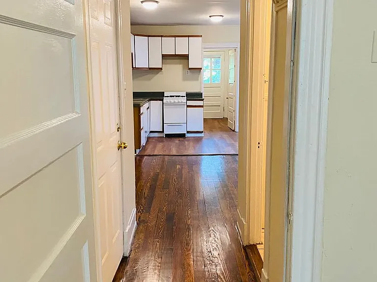 4 N. Dooley Ave — Photo 3