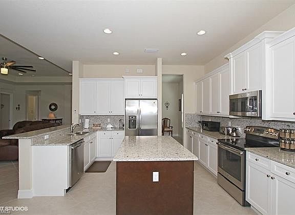 3rd image of 11676 Stonecreek Cir