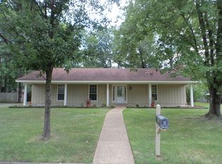 72 Azalea Dr, Columbus, MS 39705