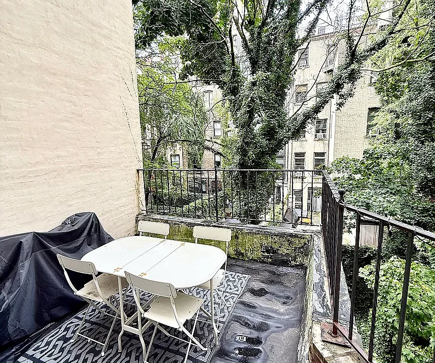 310 W 77th St #3B
