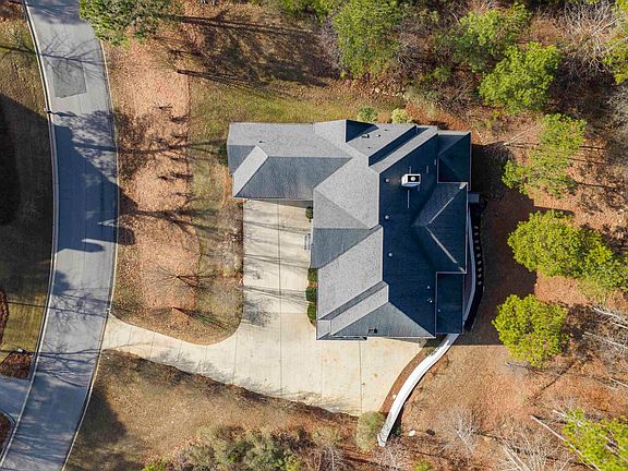 4th image of 1008 Springhill Ln