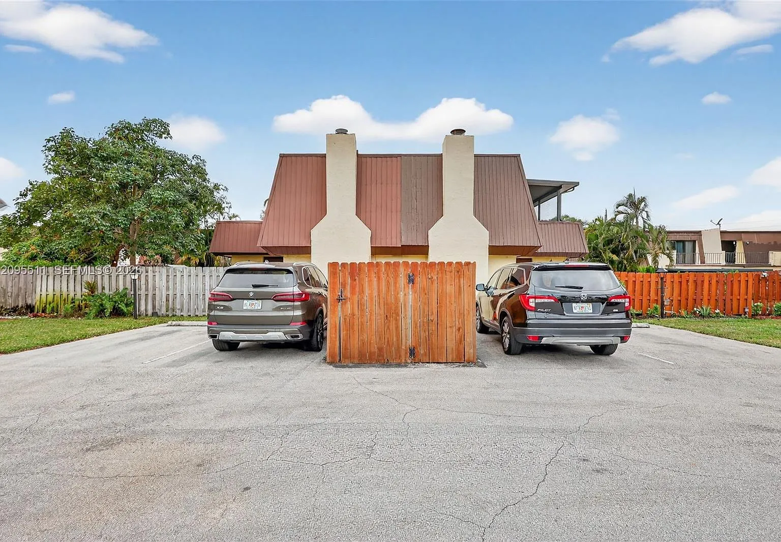 Cedar Gardens Townhouses — Photo 4
