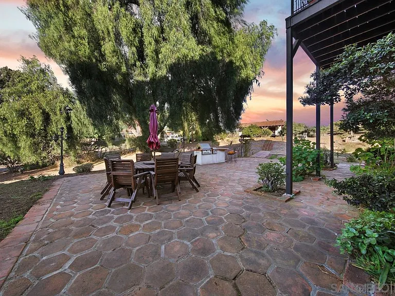 2910 Hill Valley Dr — Photo 5