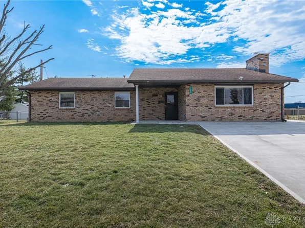 1386 Commonwealth Dr, Xenia, OH 45385