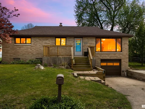 304 W Madison St, Tremont, IL 61568