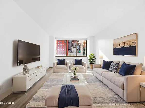 245 East 44th Street image 1 of 6