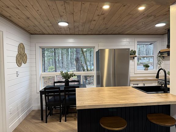 3rd image of 21 Beechwood Ridge Rd