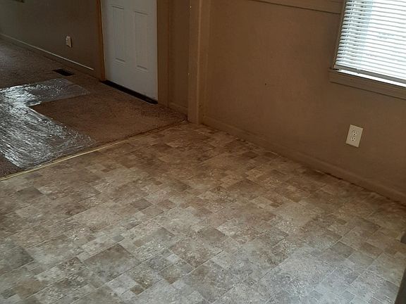 Dining area off kitchen and living room
