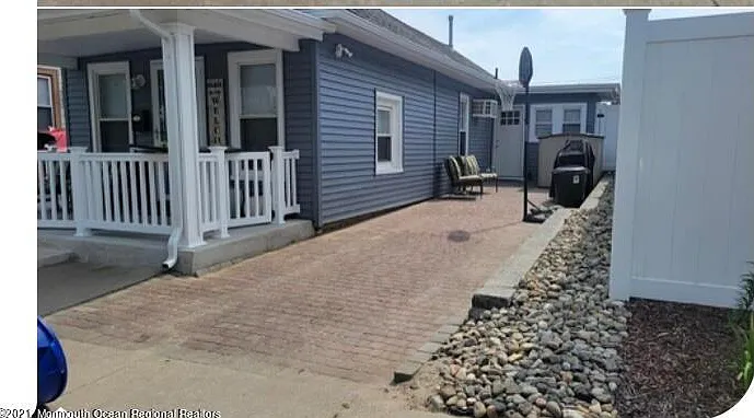802 A St — Photo 3