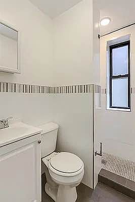 5th image of 314 E 78th St APT 20