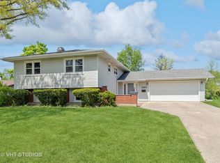 1260 Glen Ln, Hoffman Estates, IL 60169