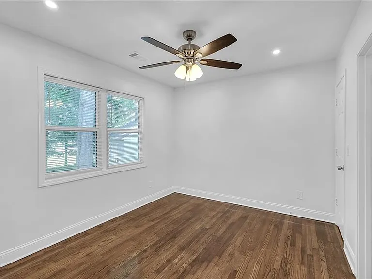 317 Stokes Ave SE — Photo 23
